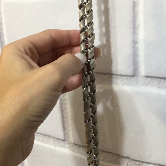 Express Metallic crossbody double silver chain. - Picture 3 of 8